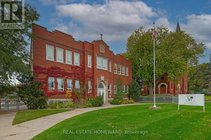 202 SIMCOE STREET N, Oshawa (O'Neill), Ontario L1G4S9
