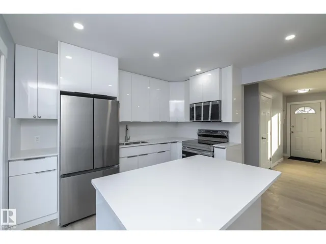 8008 159 ST NW, Edmonton, Alberta T5R2E4