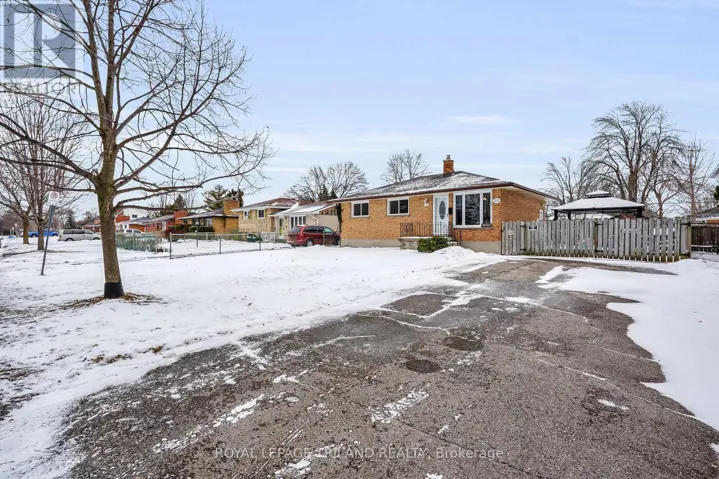 25 HAWKESBURY AVENUE, London East (East D), Ontario N5V2J9