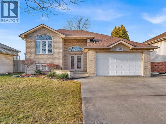 3677 MAGUIRE STREET, Windsor, Ontario N9E4V5