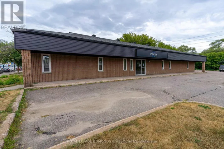 100 VICTORIA STREET, Pembroke, Ontario K8A8E1