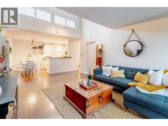 319 206 E 15TH STREET, North Vancouver, British Columbia V7L2R3