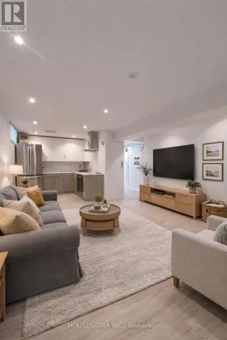 19 SAVOY AVENUE, Toronto (Woodbine-Lumsden), Ontario M4C2X4