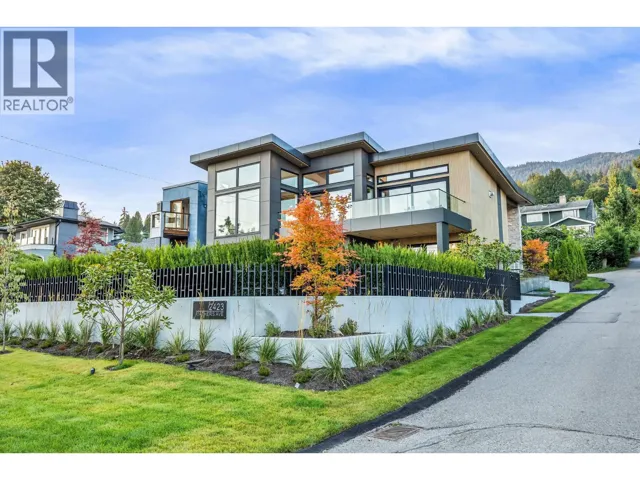 2423 MATHERS AVENUE, West Vancouver, British Columbia V7V2H9