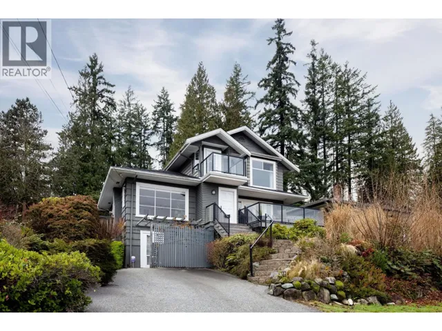 506 TEMPE CRESCENT, North Vancouver, British Columbia V7N1E8