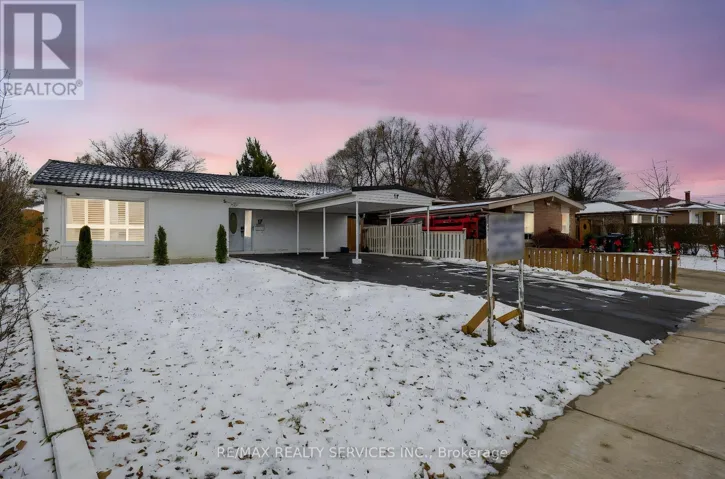 17 AVENING DRIVE, Toronto (West Humber-Clairville), Ontario M9V1Y2