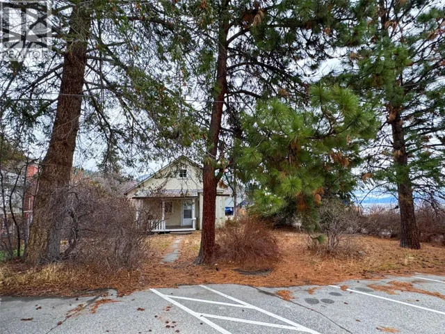 4416 4th Street, Peachland, British Columbia V0H1X6