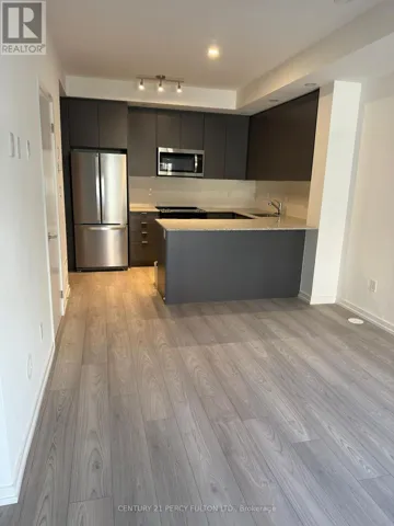 23 - 17 LYTHAM GREEN CIRCLE, Newmarket (Glenway Estates), Ontario L3Y0H4