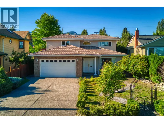 826 E 13TH STREET, North Vancouver, British Columbia V7L2M9