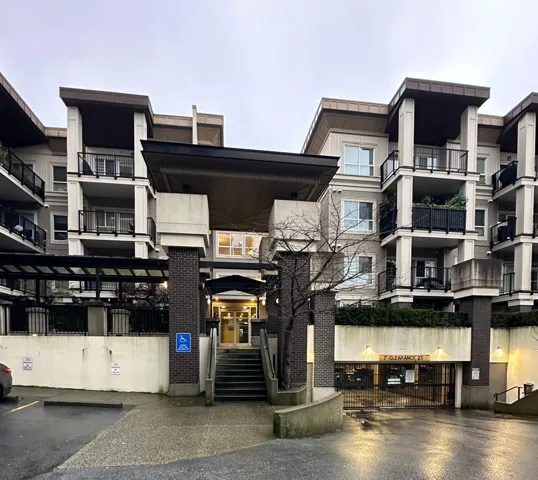 324 9655 KING GEORGE BOULEVARD, Surrey, British Columbia V3T0C7