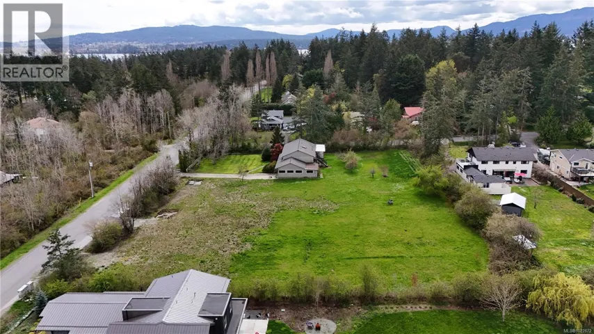10826 Derrick Rd, North Saanich, British Columbia V8C3C2