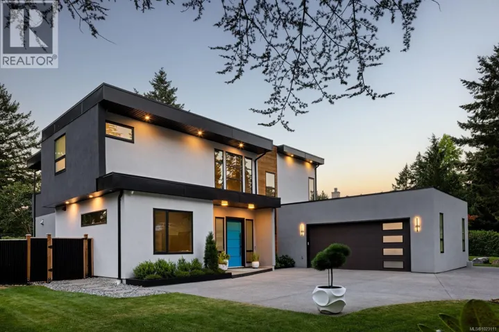 4673 Boulderwood Dr, Saanich, British Columbia V8Y2P8