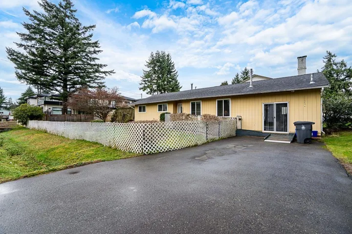 14747 90A AVENUE, Surrey, British Columbia V3R5Z9