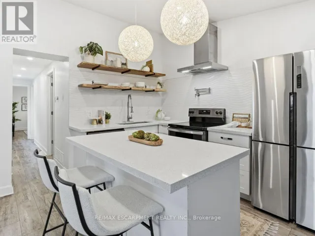 48 FREDERICK AVENUE, Hamilton (Crown Point), Ontario L8H4K4