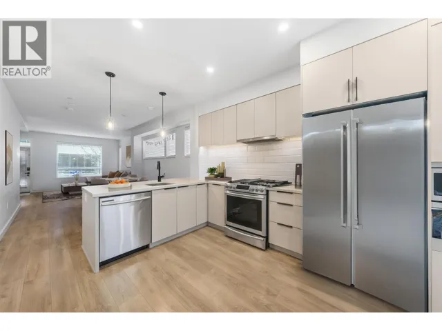 601 3021 ST GEORGE STREET, Port Moody, British Columbia V3H0K3