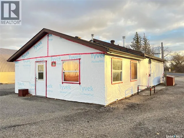 2 Pacific AVENUE, Maple Creek, Saskatchewan S0N1N0