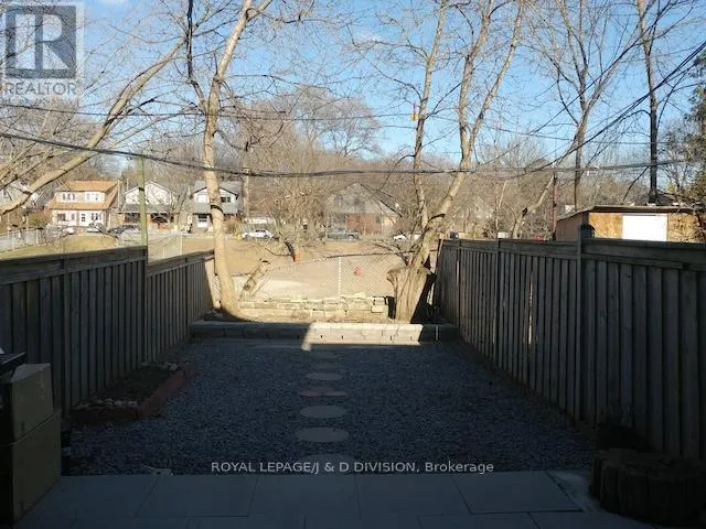 1 - 179 COXWELL AVENUE, Toronto (Woodbine Corridor), Ontario M4L3B4