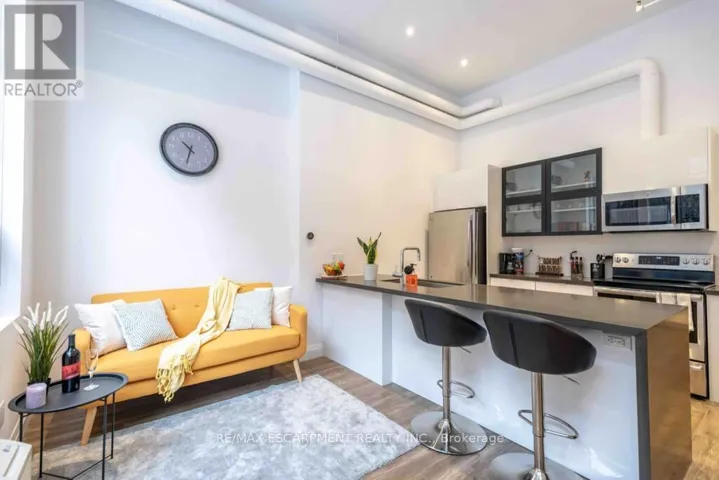 121 - 220 DUNDURN STREET S, Hamilton (Kirkendall), Ontario L8P4K7