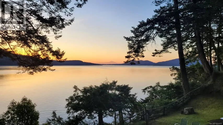 4218 Armadale Rd, Pender Island, British Columbia V0N2M1