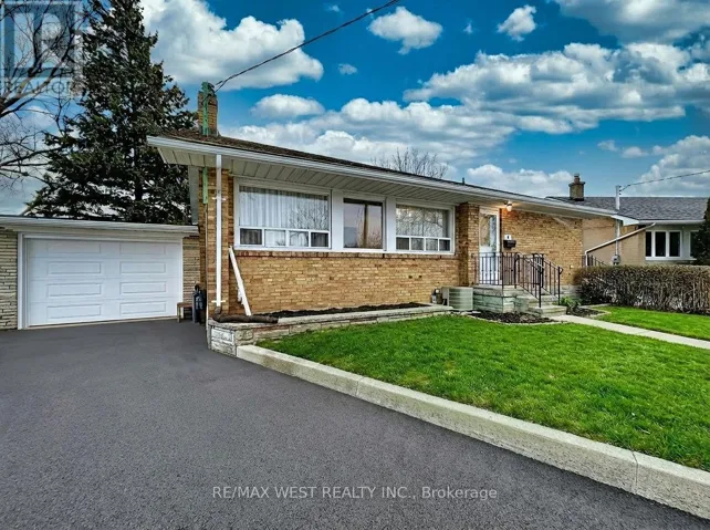 4 KITSON DRIVE, Toronto (Cliffcrest), Ontario M1M3C8