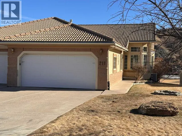 211 Canyon Boulevard W, Lethbridge, Alberta T1K6V1