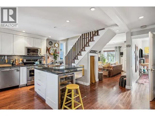 3617 ADANAC STREET, Vancouver, British Columbia V5K2P7