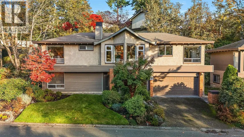 21 909 Carolwood Dr, Saanich, British Columbia V8X3T9