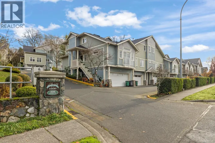 5 4079 Douglas St, Saanich, British Columbia V8X5M4