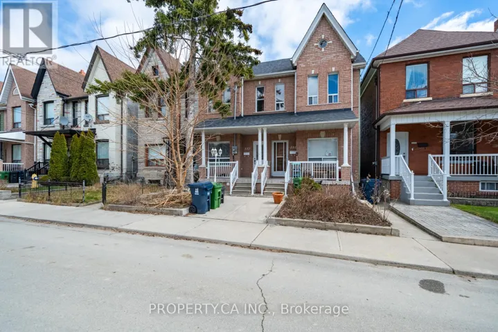 UPPER - 557 PERTH AVENUE, Toronto (Weston-Pellam Park), Ontario M6N2W6