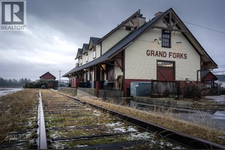 7654 DONALDSON Drive, Grand Forks, British Columbia V0H1H2