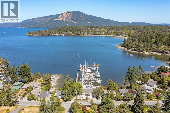 10915 Deep Cove Rd, North Saanich, British Columbia V8L5P9