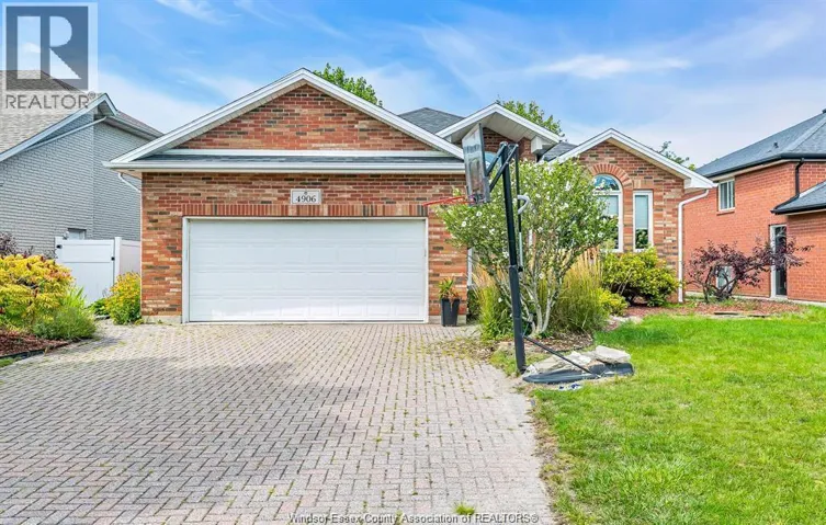 4906 SOUTHWOOD LAKES, Windsor, Ontario N9G2T1