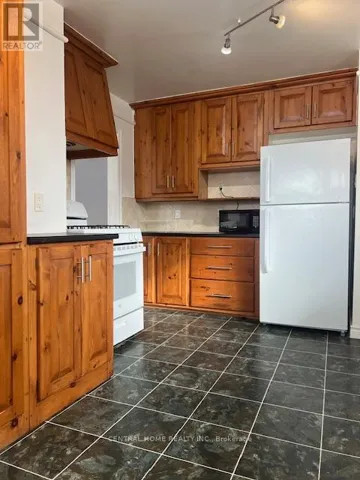 MAIN - 192 SILVERBIRCH DRIVE W, Newmarket (Bristol-London), Ontario L3Y2Z5