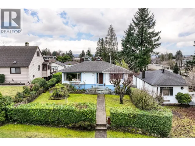 419 E 17TH STREET, North Vancouver, British Columbia V7L2W3
