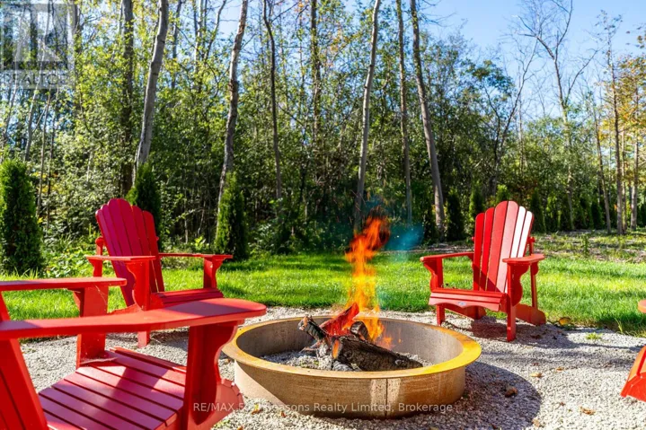 9746 BEACHWOOD ROAD, Collingwood, Ontario L9Y3Z1