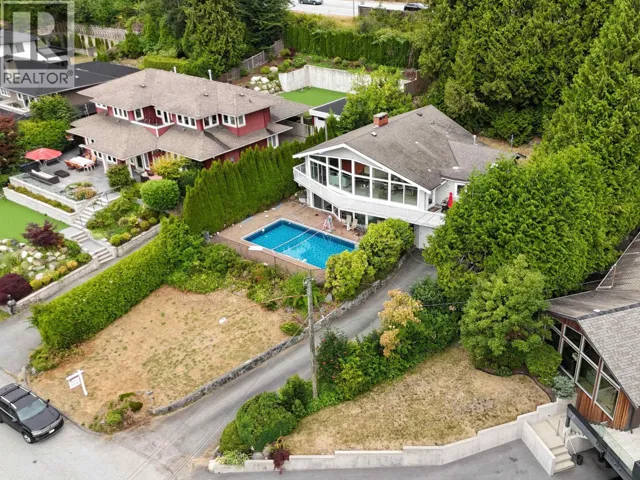 1725 ROSEBERY AVENUE, West Vancouver, British Columbia V7V2Z5