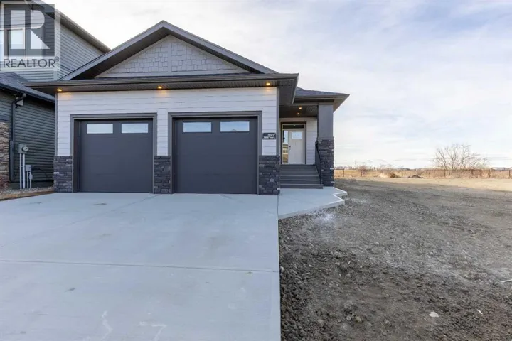 322 Canyon Meadows Road W, Lethbridge, Alberta T1K8E7