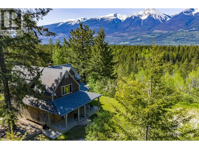1615 Campbell Road, Golden, British Columbia V0A1H7