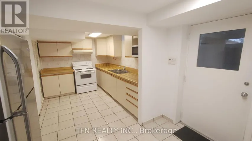 LOWER - 112 TRAFALGAR SQUARE, Vaughan (Uplands), Ontario L4J7M9