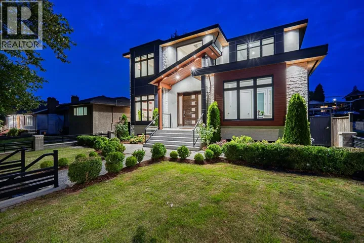 8433 10TH AVENUE, Burnaby, British Columbia V3N2S7