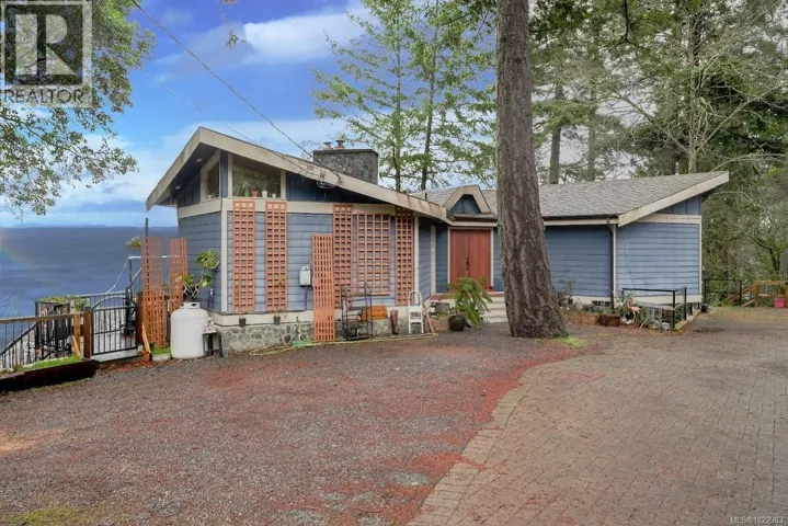 4553 Cordova Bay Rd, Saanich, British Columbia V8X3V6
