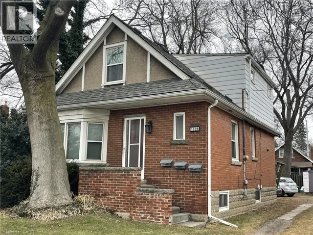 1028 MAIN Street W, Hamilton, Ontario L8S1B2