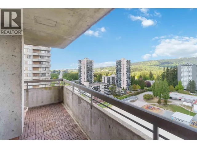 2002 3755 BARTLETT COURT, Burnaby, British Columbia V3J7G7