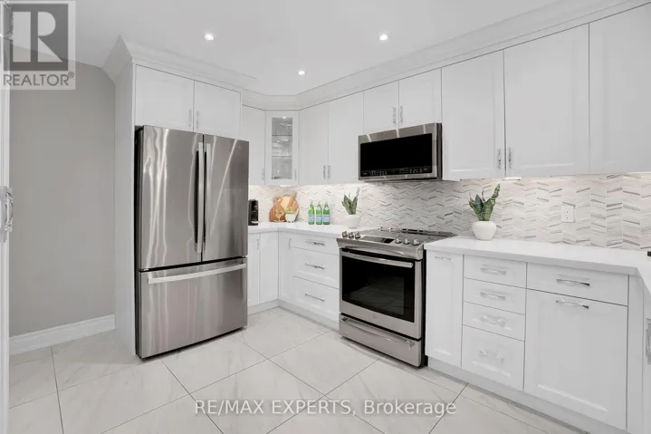 118 KAYLA CRESCENT, Vaughan (Maple), Ontario L6A3P4