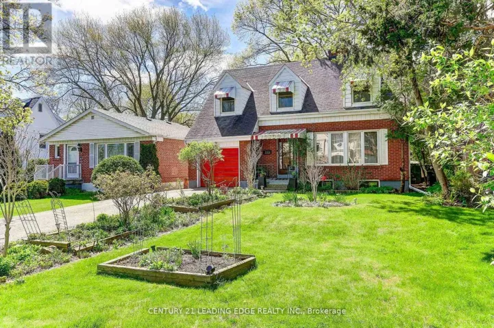 19 ROYALEIGH AVENUE, Toronto (Humber Heights), Ontario M9P2J4