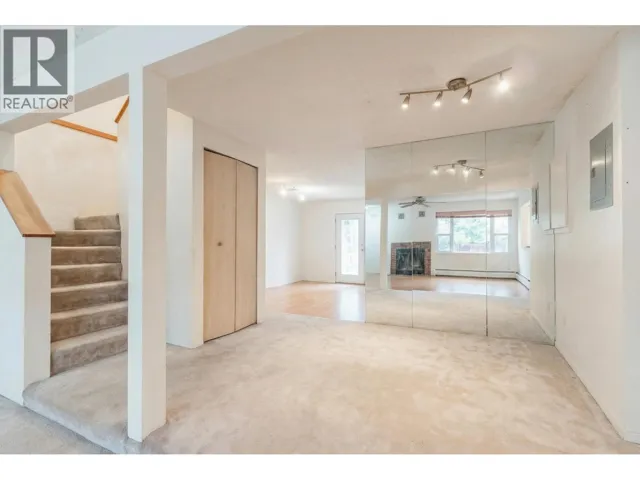 8168 RIEL PLACE, Vancouver, British Columbia V5S4B3