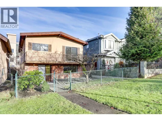 2579 E PENDER STREET, Vancouver, British Columbia V5K2B4