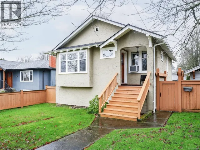 3115 Somerset St, Victoria, British Columbia V8X1C8