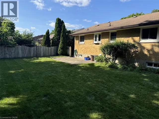 23 ELKINGTON Drive, Kitchener, Ontario N2B1S1