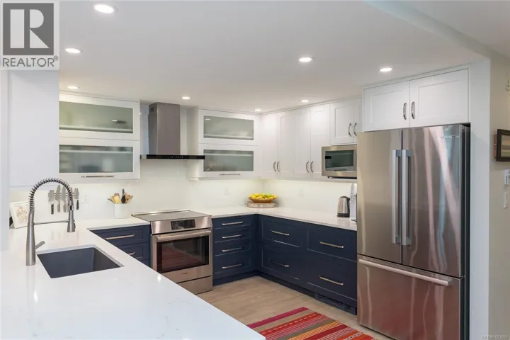 1A 9851 Second St, Sidney, British Columbia V8L3C7